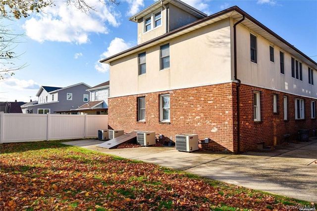 53 Thorman Avenue 2L, Hicksville, NY 11801