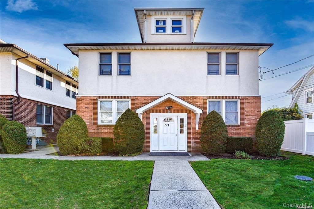 53 Thorman Avenue 2L, Hicksville, NY 11801