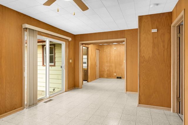 692 Grandview Avenue W, Roseville, MN 55113