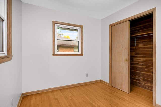 692 Grandview Avenue W, Roseville, MN 55113