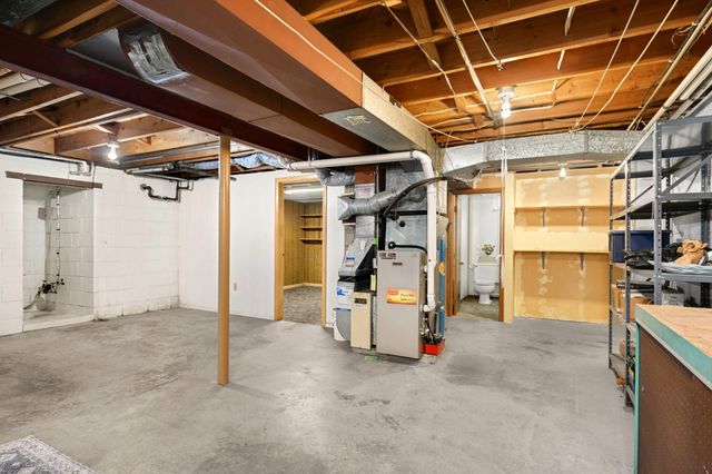 692 Grandview Avenue W, Roseville, MN 55113