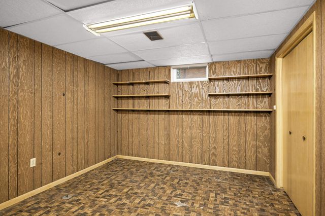 692 Grandview Avenue W, Roseville, MN 55113