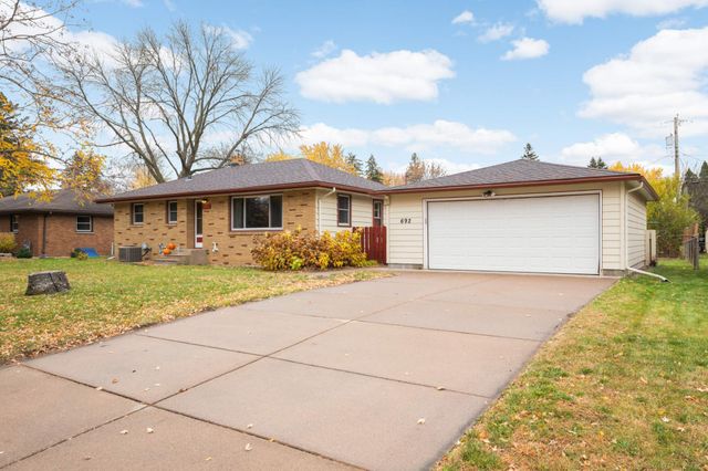 692 Grandview Avenue W, Roseville, MN 55113
