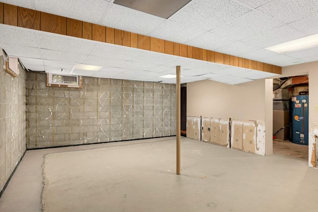 692 Grandview Avenue W, Roseville, MN 55113