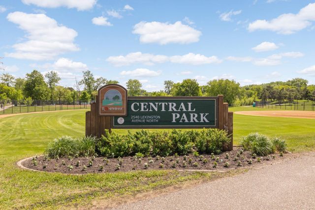 692 Grandview Avenue W, Roseville, MN 55113