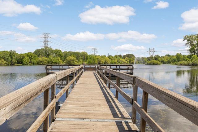 692 Grandview Avenue W, Roseville, MN 55113