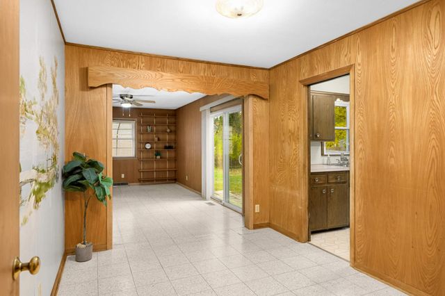 692 Grandview Avenue W, Roseville, MN 55113