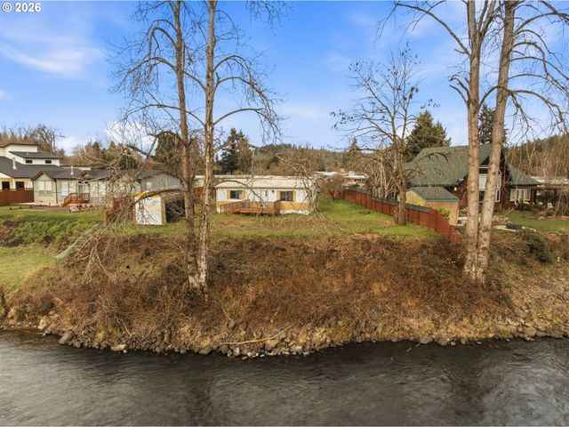 2080 HARBOR Dr, Springfield, OR 97477