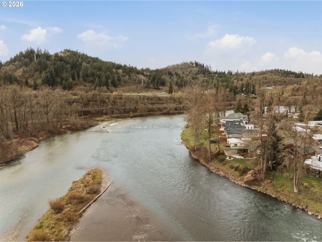 2080 HARBOR Dr, Springfield, OR 97477