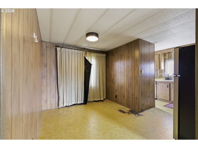 2080 HARBOR Dr, Springfield, OR 97477