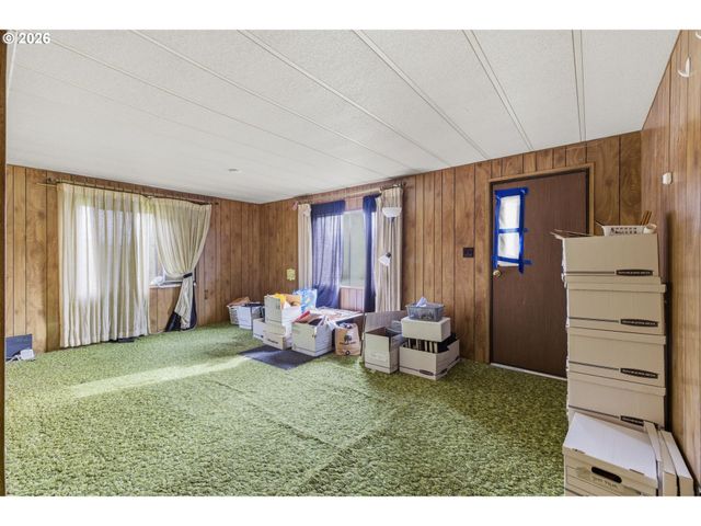 2080 HARBOR Dr, Springfield, OR 97477