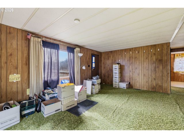 2080 HARBOR Dr, Springfield, OR 97477