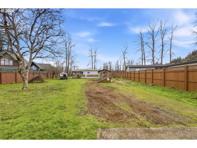 2080 HARBOR Dr, Springfield, OR 97477