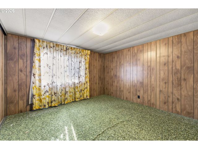 2080 HARBOR Dr, Springfield, OR 97477