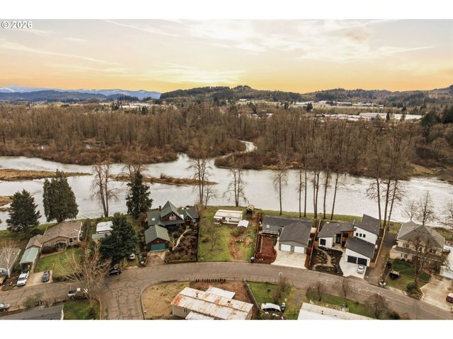 2080 HARBOR Dr, Springfield, OR 97477
