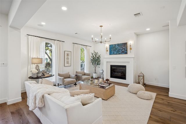 2031 Sheridan Street A, Houston, TX 77030