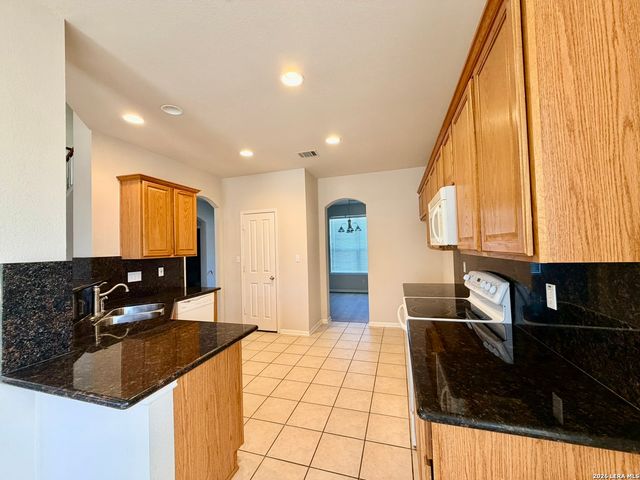 1218 knights cross, San Antonio, TX 78258