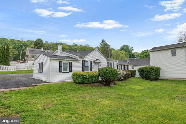 1402 VALLEY RD, Coatesville, PA 19320