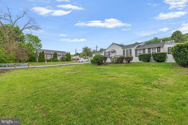 1402 VALLEY RD, Coatesville, PA 19320