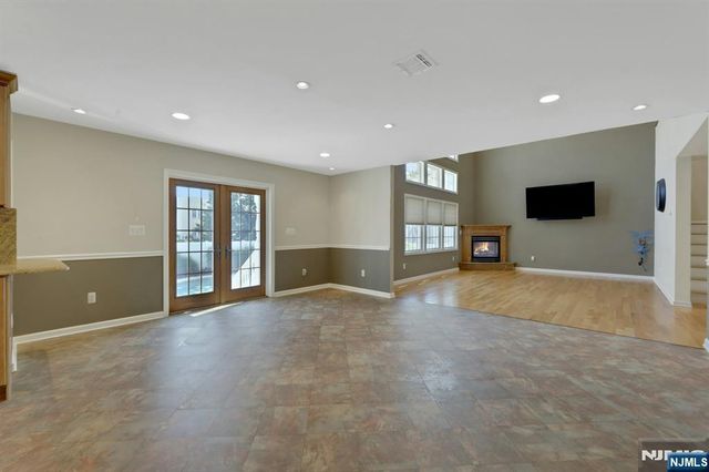 375 Sanford Avenue, Lyndhurst, NJ 07071