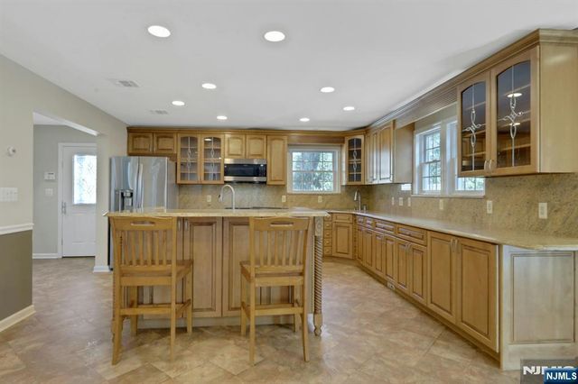 375 Sanford Avenue, Lyndhurst, NJ 07071