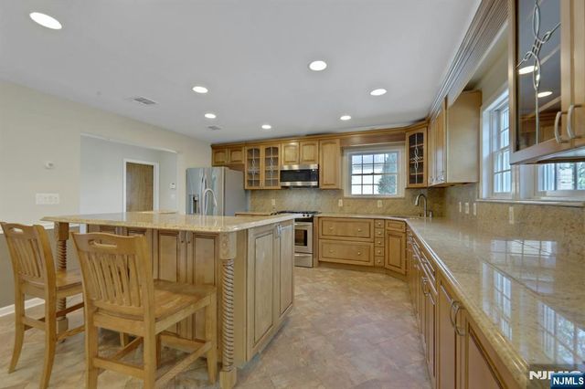 375 Sanford Avenue, Lyndhurst, NJ 07071