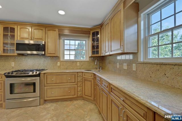 375 Sanford Avenue, Lyndhurst, NJ 07071