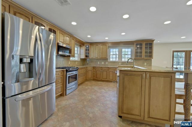 375 Sanford Avenue, Lyndhurst, NJ 07071
