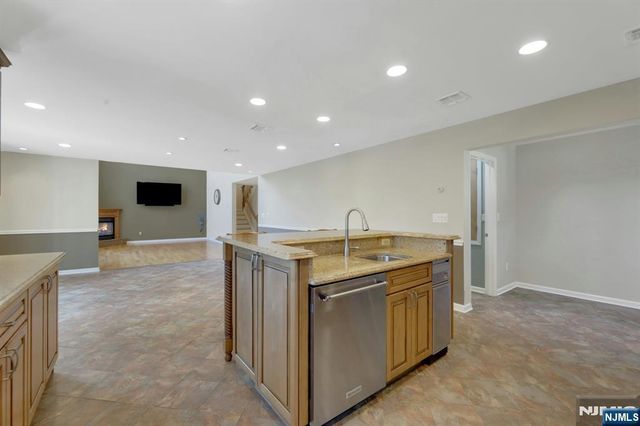 375 Sanford Avenue, Lyndhurst, NJ 07071