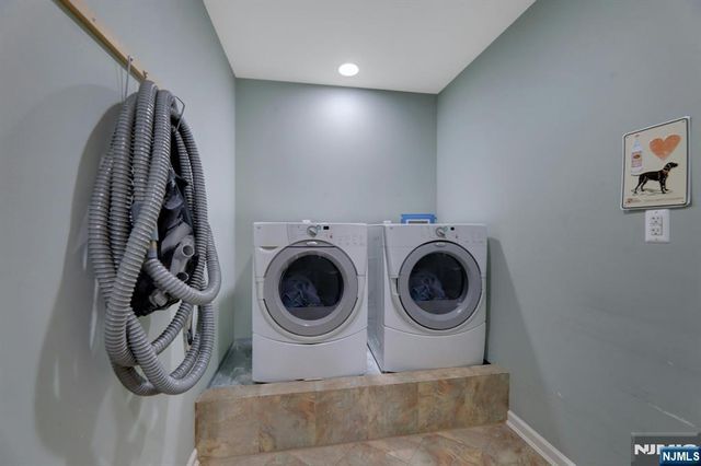 375 Sanford Avenue, Lyndhurst, NJ 07071