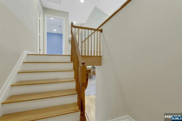 375 Sanford Avenue, Lyndhurst, NJ 07071