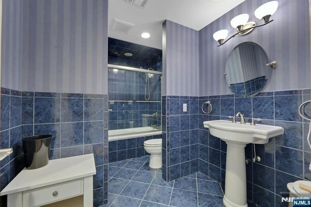 375 Sanford Avenue, Lyndhurst, NJ 07071
