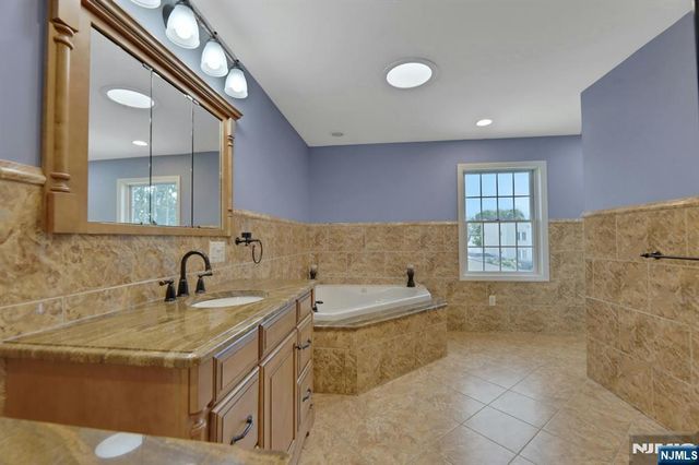 375 Sanford Avenue, Lyndhurst, NJ 07071