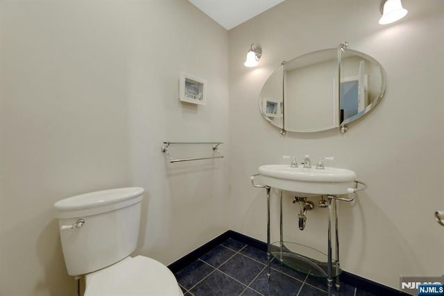 375 Sanford Avenue, Lyndhurst, NJ 07071