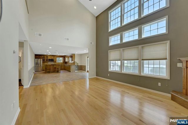 375 Sanford Avenue, Lyndhurst, NJ 07071