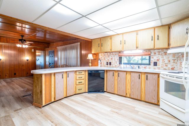 10657 Peairs Rd, Zachary, LA 70791