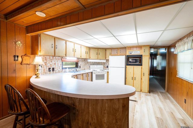 10657 Peairs Rd, Zachary, LA 70791