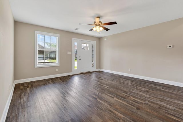 1061 Whitney Dr, Clarksville, TN 37042