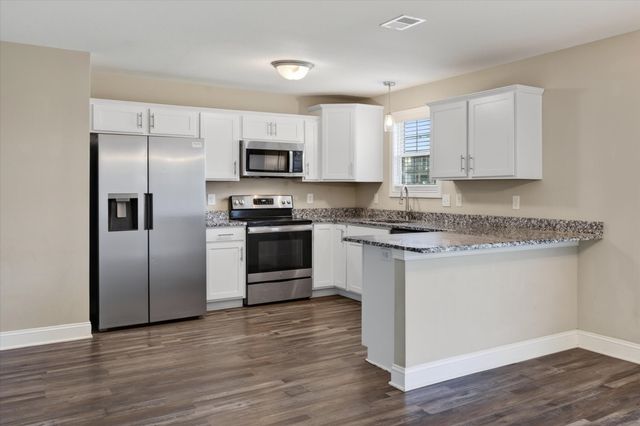 1061 Whitney Dr, Clarksville, TN 37042