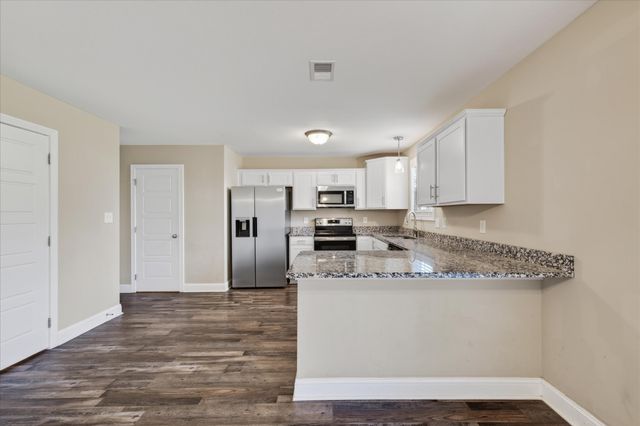 1061 Whitney Dr, Clarksville, TN 37042