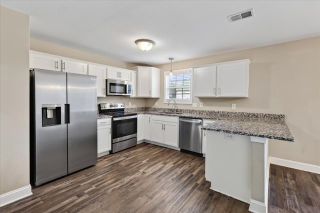 1061 Whitney Dr, Clarksville, TN 37042