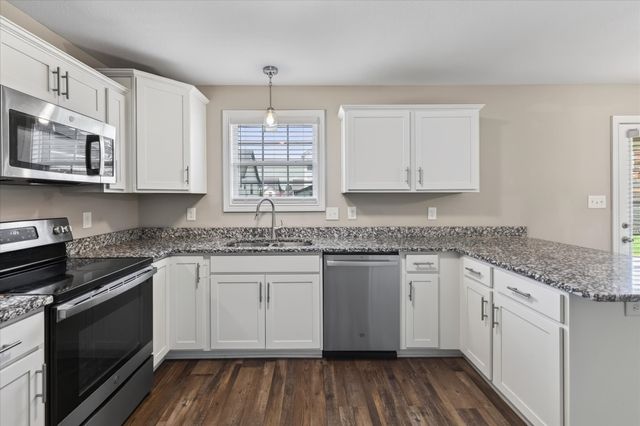 1061 Whitney Dr, Clarksville, TN 37042