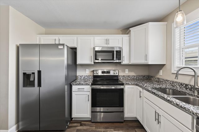 1061 Whitney Dr, Clarksville, TN 37042
