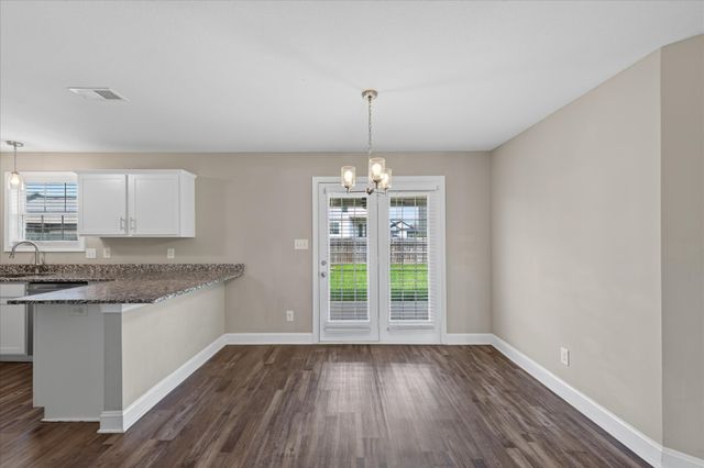 1061 Whitney Dr, Clarksville, TN 37042