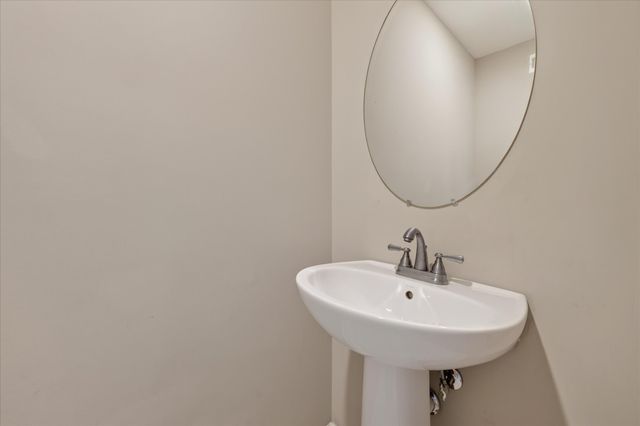 1061 Whitney Dr, Clarksville, TN 37042