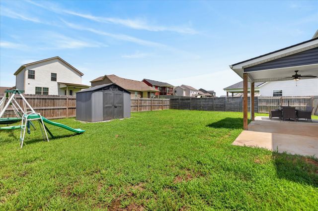 1061 Whitney Dr, Clarksville, TN 37042