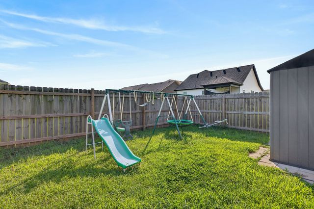 1061 Whitney Dr, Clarksville, TN 37042