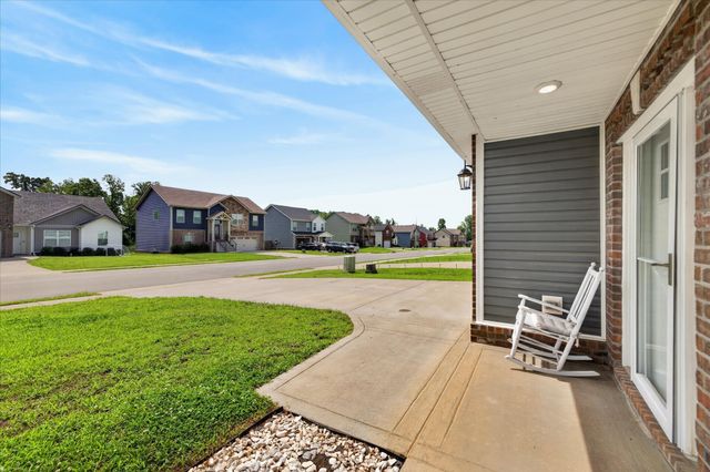 1061 Whitney Dr, Clarksville, TN 37042