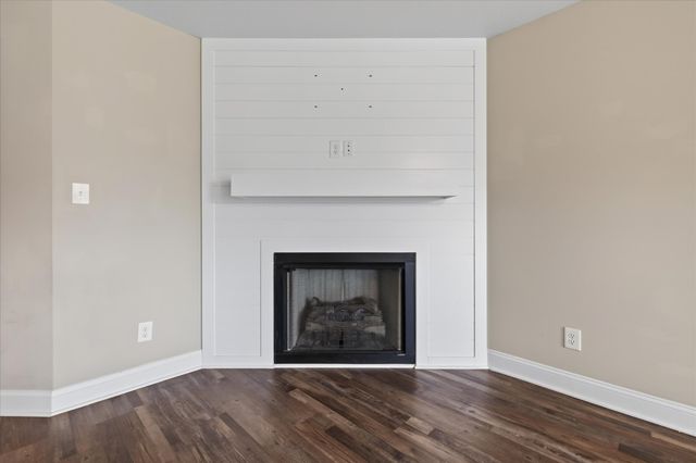 1061 Whitney Dr, Clarksville, TN 37042