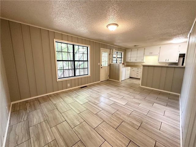 2201 W Deane Street, Fayetteville, AR 72703